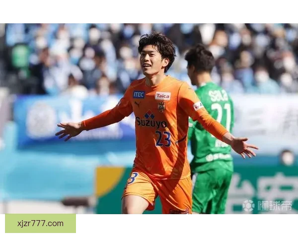 日媒：日本国脚铃木唯人肩伤恐缺赛季一段时间